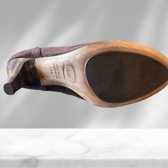 Roberto Cavalli Brown Suede Chain Detail Ankle Boots NWOT 38 - Picture 7 of 9